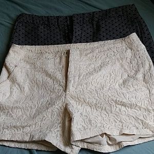 Metaphor beige lace and black & white shorts